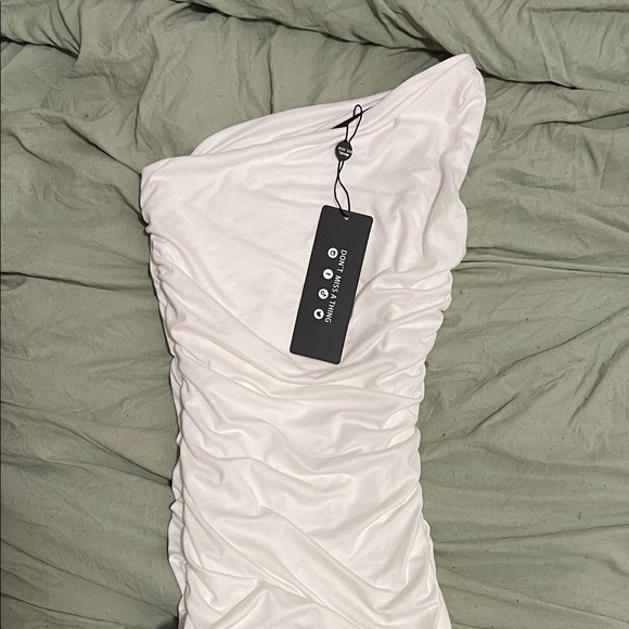 White one shoulder ruched dress size small - Picture 4 of 6